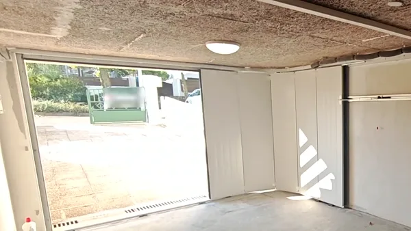 Porte de garage coulissante : la vidéo de l'ouverture latérale